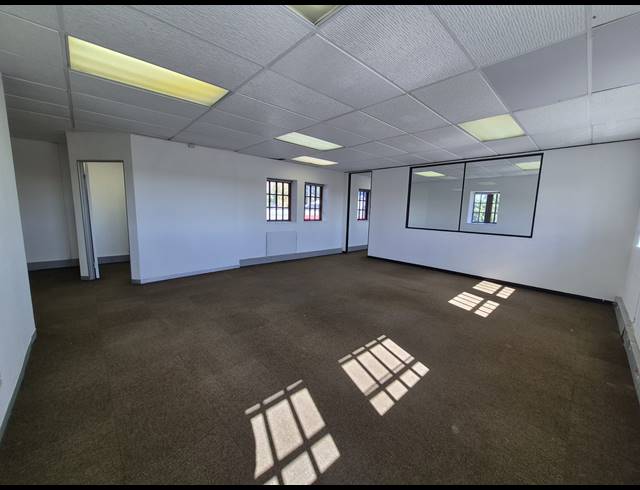 149M² OFFICE TO LET IN PARKMORE